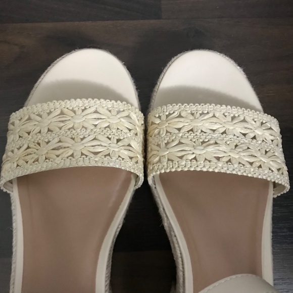 Old Navy Espadrille Platform Sandals Heeled Natural Floral Cream Beige - Picture 5 of 16
